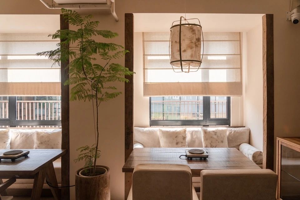 诧寂风与烟火气 诧与火特色餐厅装修设计案例(图7) 诧寂风与烟火气 诧与火特色餐厅装修设计案例(图7)