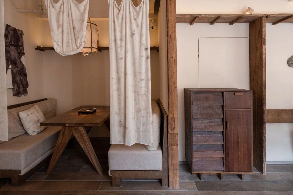 诧寂风与烟火气 诧与火特色餐厅装修设计案例(图9) 诧寂风与烟火气 诧与火特色餐厅装修设计案例(图9)