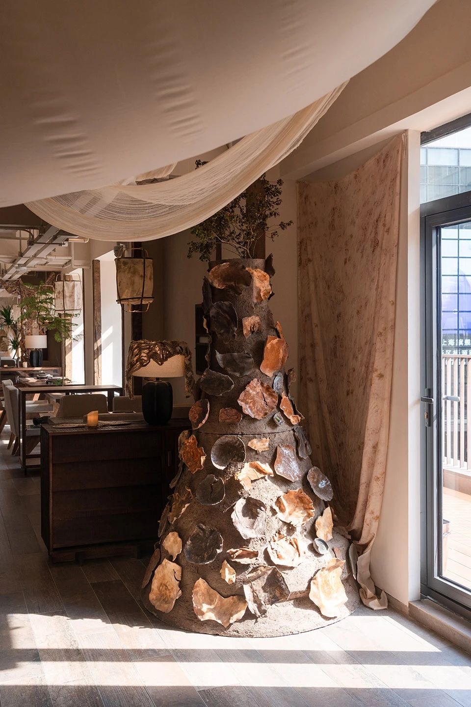 诧寂风与烟火气 诧与火特色餐厅装修设计案例(图10) 诧寂风与烟火气 诧与火特色餐厅装修设计案例(图10)