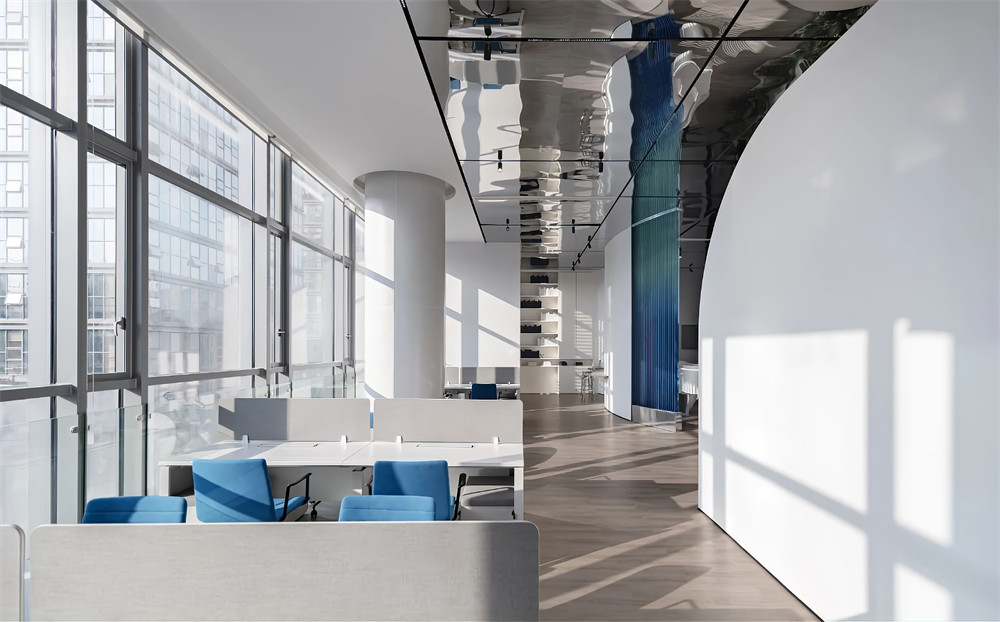 郑州灰蓝色系高端科技公司办公室装修设计方案(图3) 郑州灰蓝色系高端科技公司办公室装修设计方案(图3)