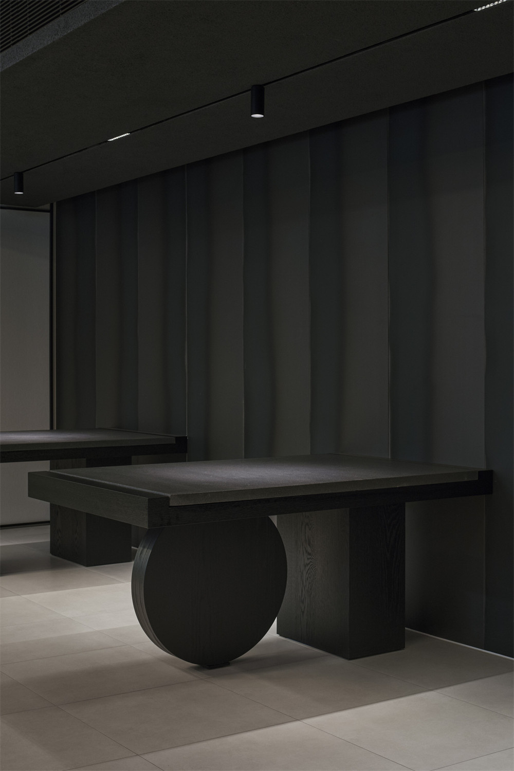 木炭与月亮 现代极简风韩式烤肉店装修设计方案(图7) 木炭与月亮 现代极简风韩式烤肉店装修设计方案(图7)