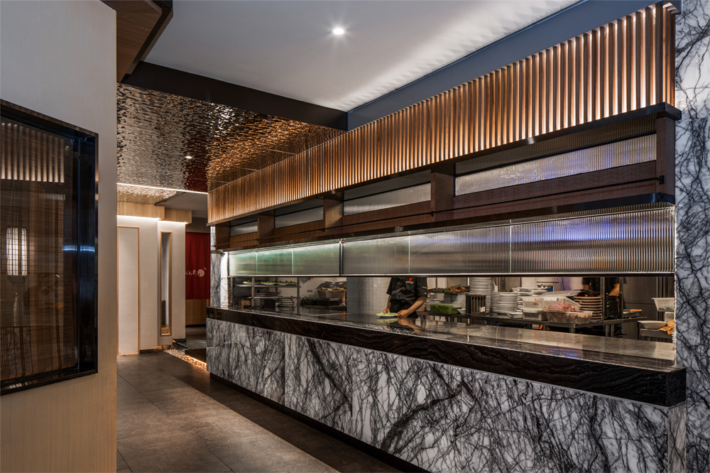 层高不高的重庆老火锅店经典翻新改造设计方案(图5) 层高不高的重庆老火锅店经典翻新改造设计方案(图5)