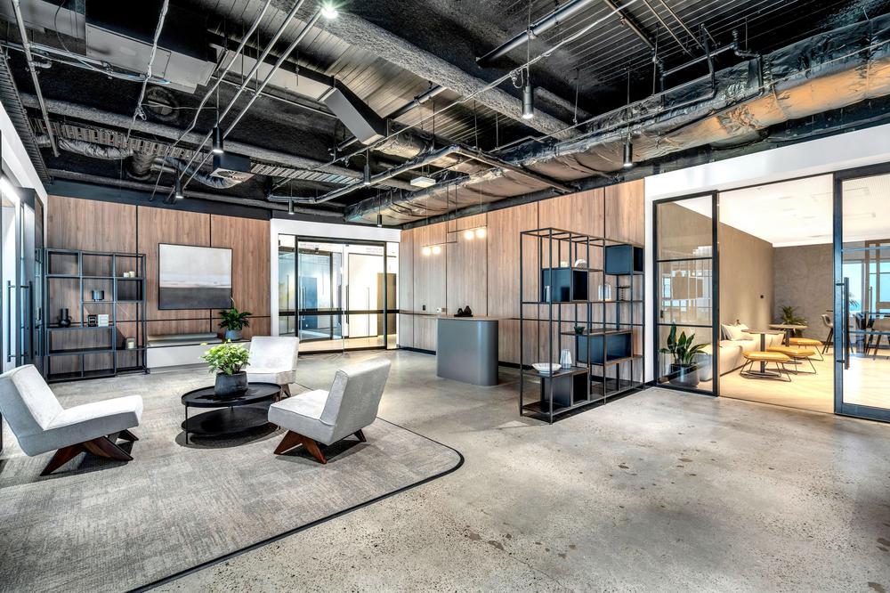 郑州金博大分享高雅温馨时尚的集团办公室装修设计(图1) 郑州金博大分享高雅温馨时尚的集团办公室装修设计(图1)