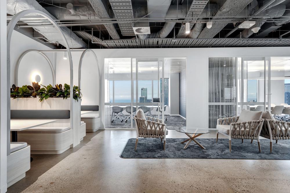 郑州金博大分享高雅温馨时尚的集团办公室装修设计(图3) 郑州金博大分享高雅温馨时尚的集团办公室装修设计(图3)