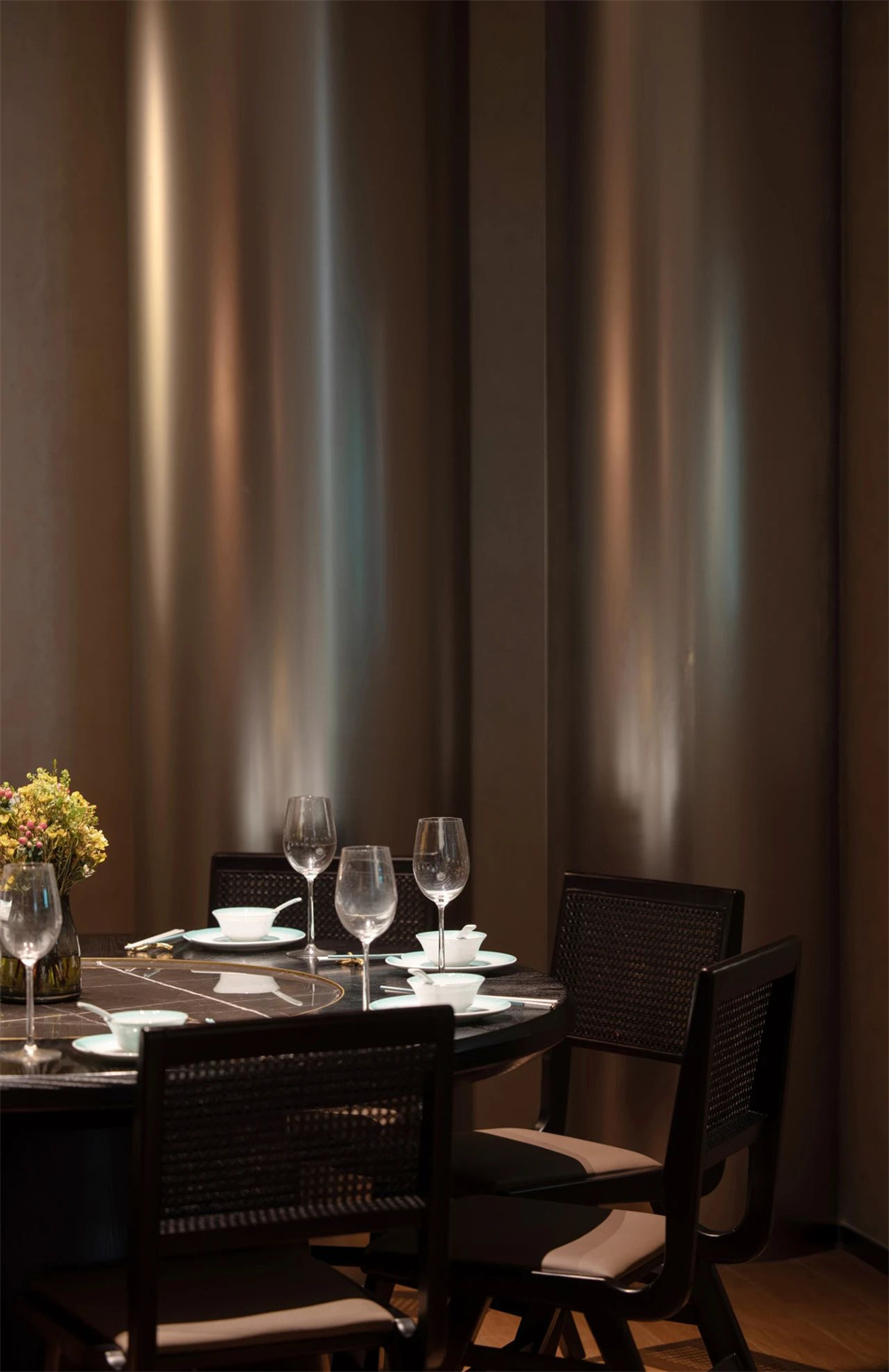 郑州金博大分享佬麻雀新湘菜餐厅装修设计(图8) 郑州金博大分享佬麻雀新湘菜餐厅装修设计(图8)