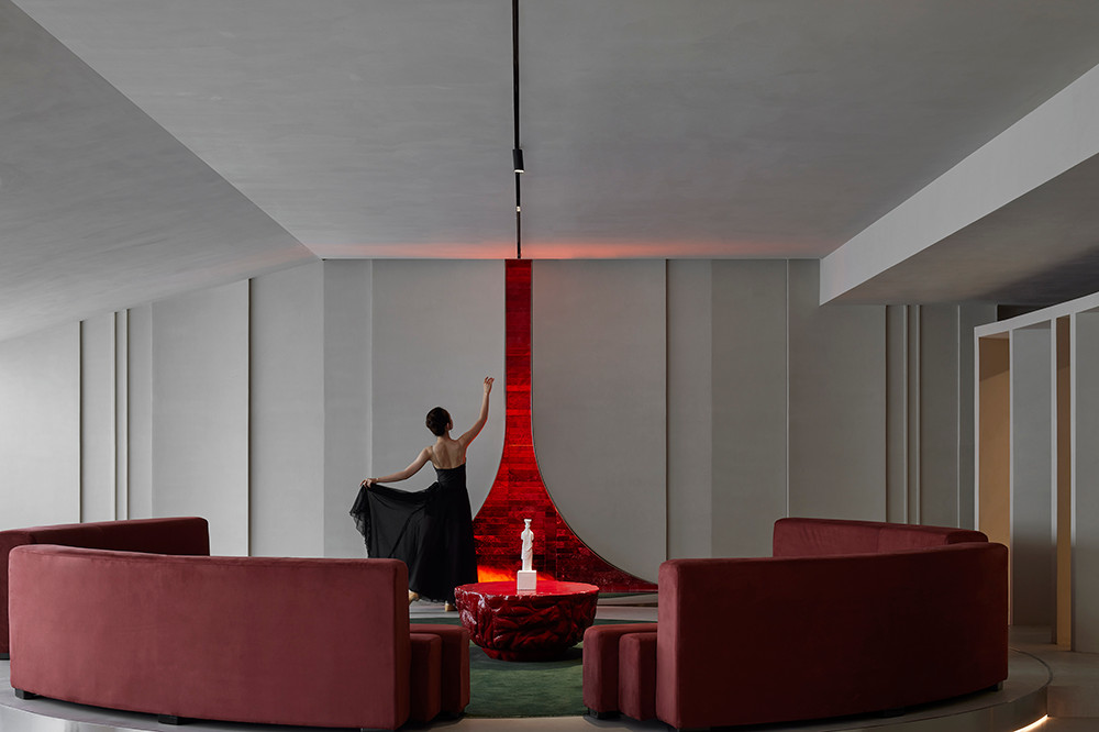 集沙龙、展览于一体的老板电器办公室装修设计(图1) 集沙龙、展览于一体的老板电器办公室装修设计(图1)