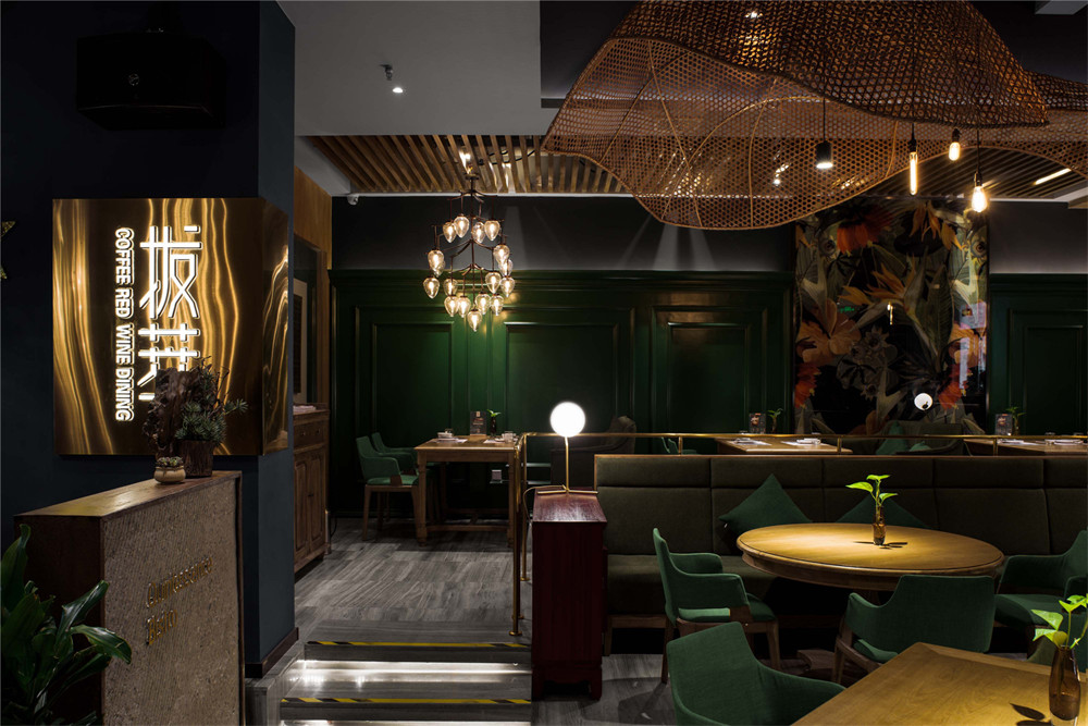 创意川菜与葡萄酒结合的拔萃音乐酒吧餐厅装修设计(图5) 创意川菜与葡萄酒结合的拔萃音乐酒吧餐厅装修设计(图5)