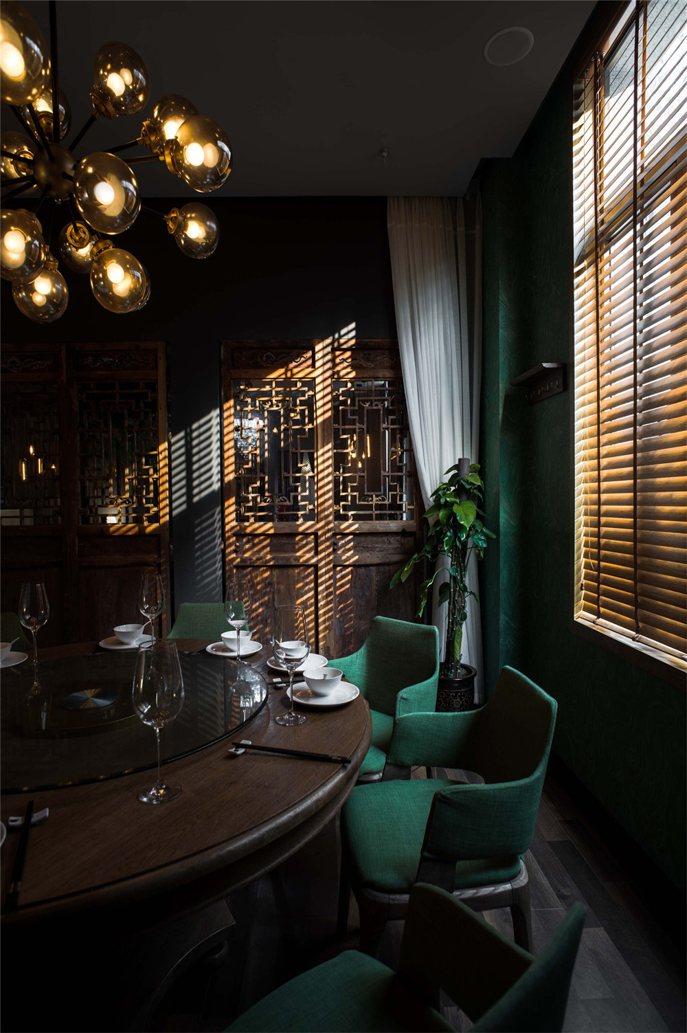 创意川菜与葡萄酒结合的拔萃音乐酒吧餐厅装修设计(图9) 创意川菜与葡萄酒结合的拔萃音乐酒吧餐厅装修设计(图9)