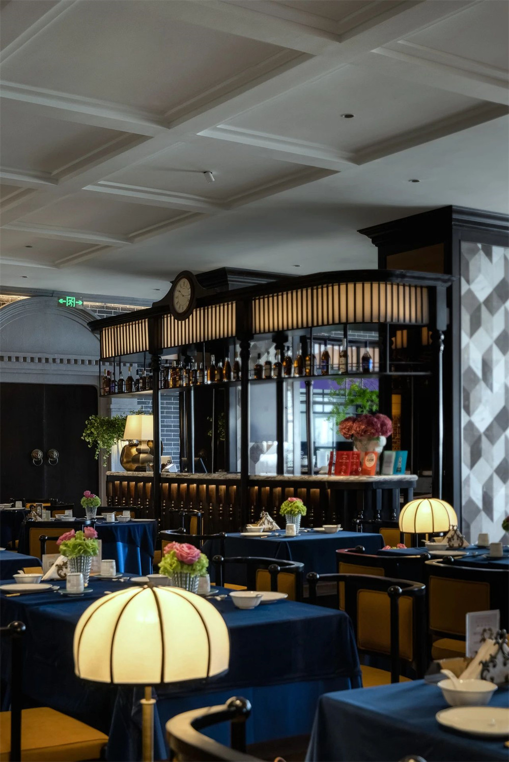 摩登雅致的上海本帮菜餐厅装修设计(图2) 摩登雅致的上海本帮菜餐厅装修设计(图2)