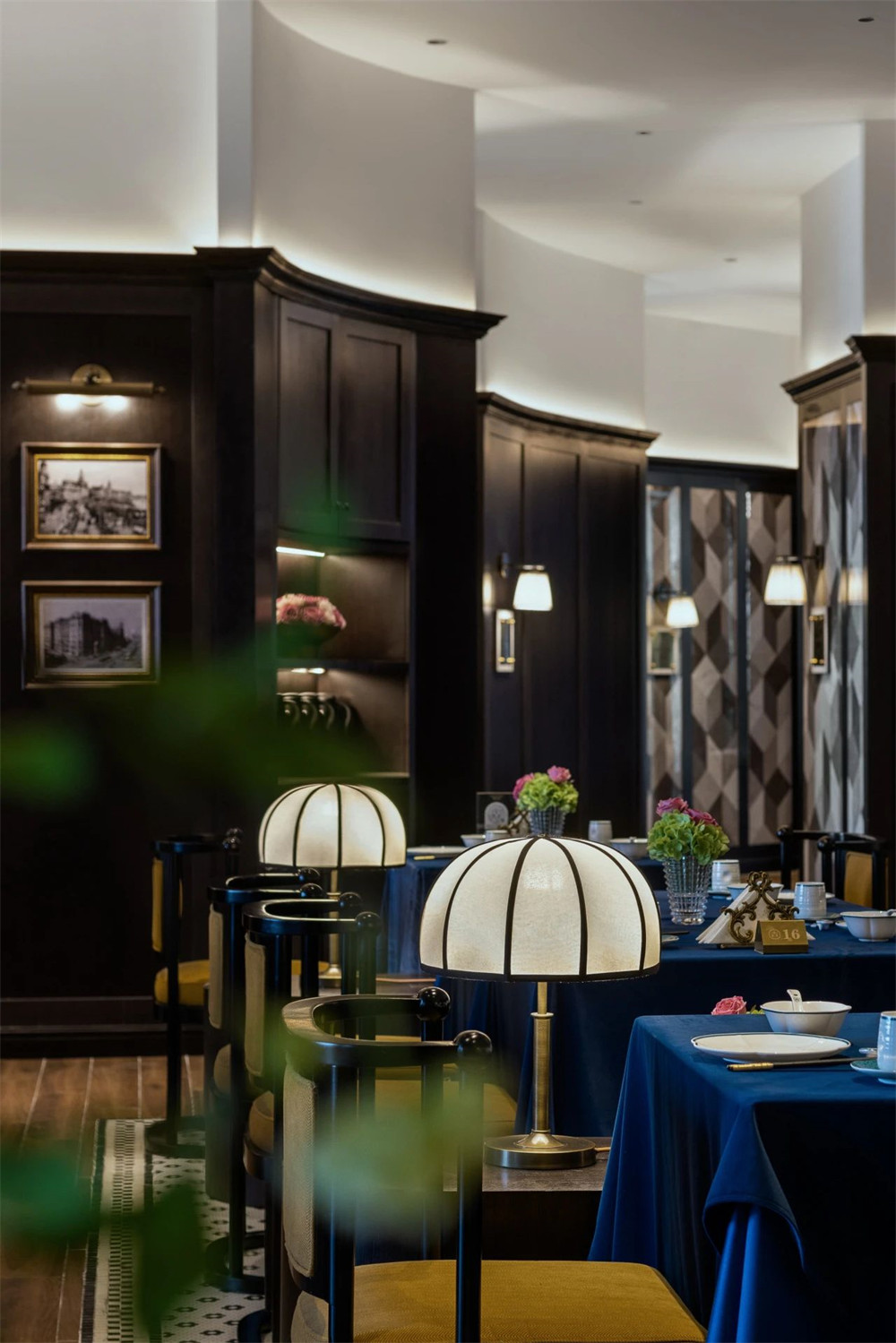 摩登雅致的上海本帮菜餐厅装修设计(图3) 摩登雅致的上海本帮菜餐厅装修设计(图3)