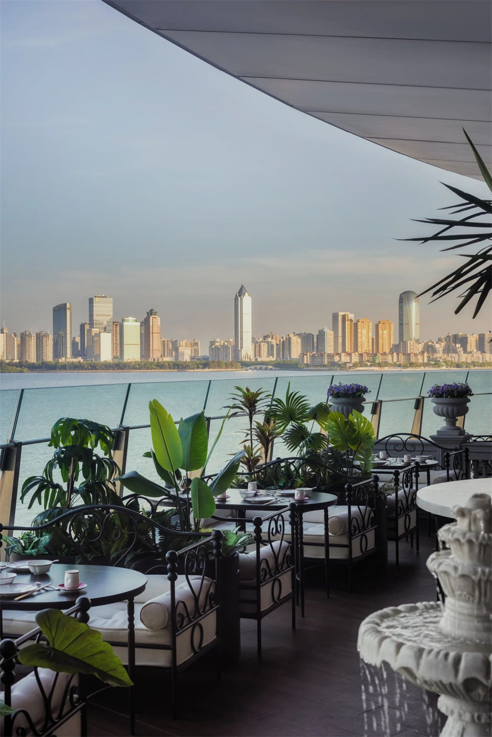 摩登雅致的上海本帮菜餐厅装修设计(图10) 摩登雅致的上海本帮菜餐厅装修设计(图10)