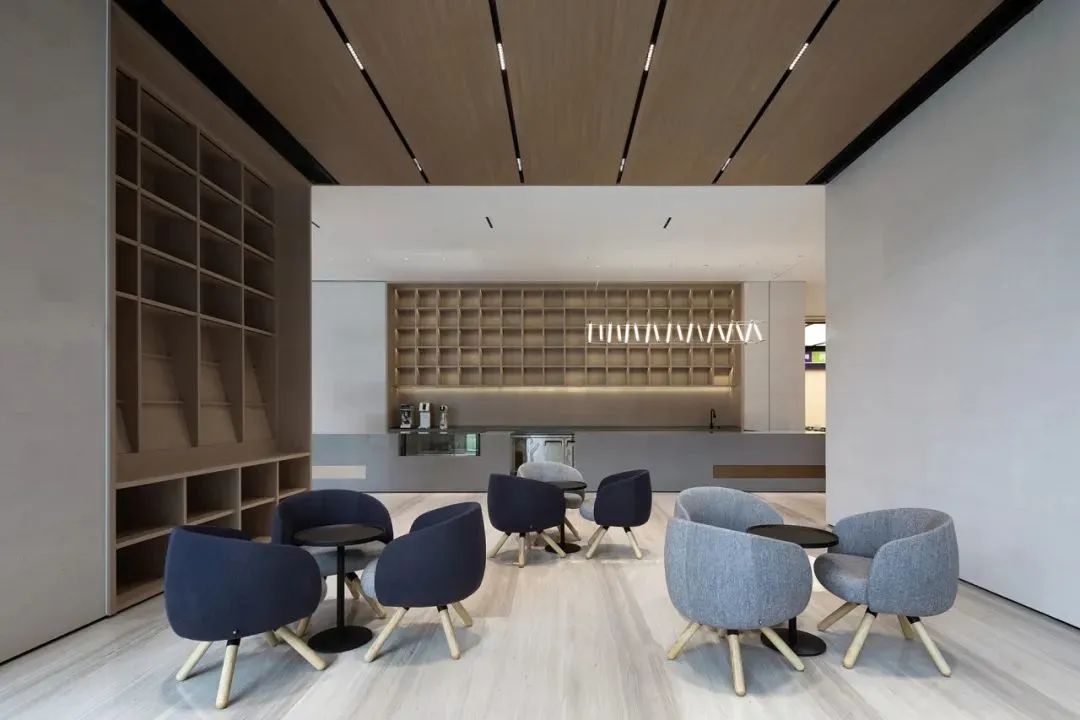 11000㎡金融企业商务办公楼装修设计案例(图7) 11000㎡金融企业商务办公楼装修设计案例(图7)