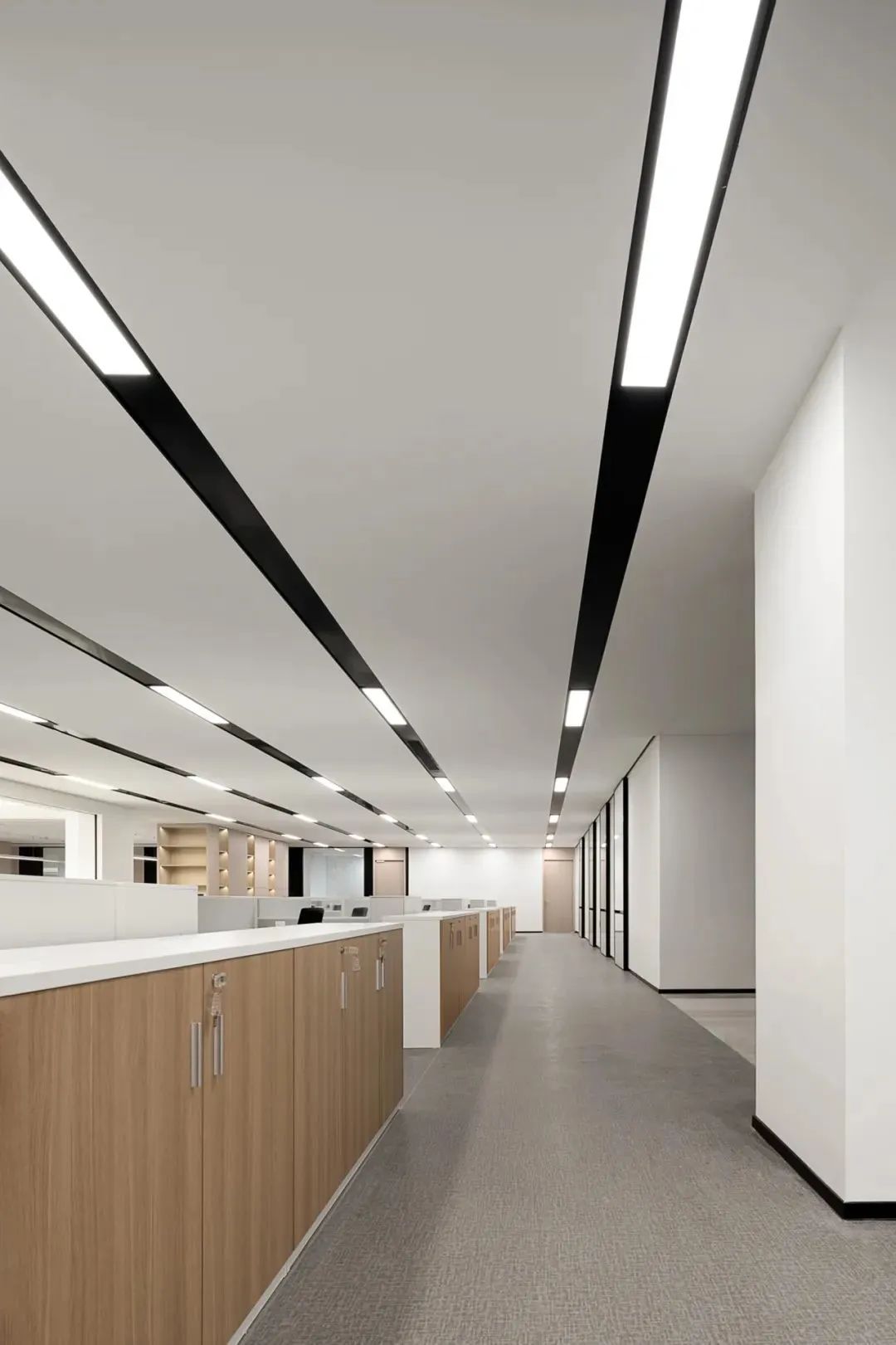 11000㎡金融企业商务办公楼装修设计案例(图13) 11000㎡金融企业商务办公楼装修设计案例(图13)