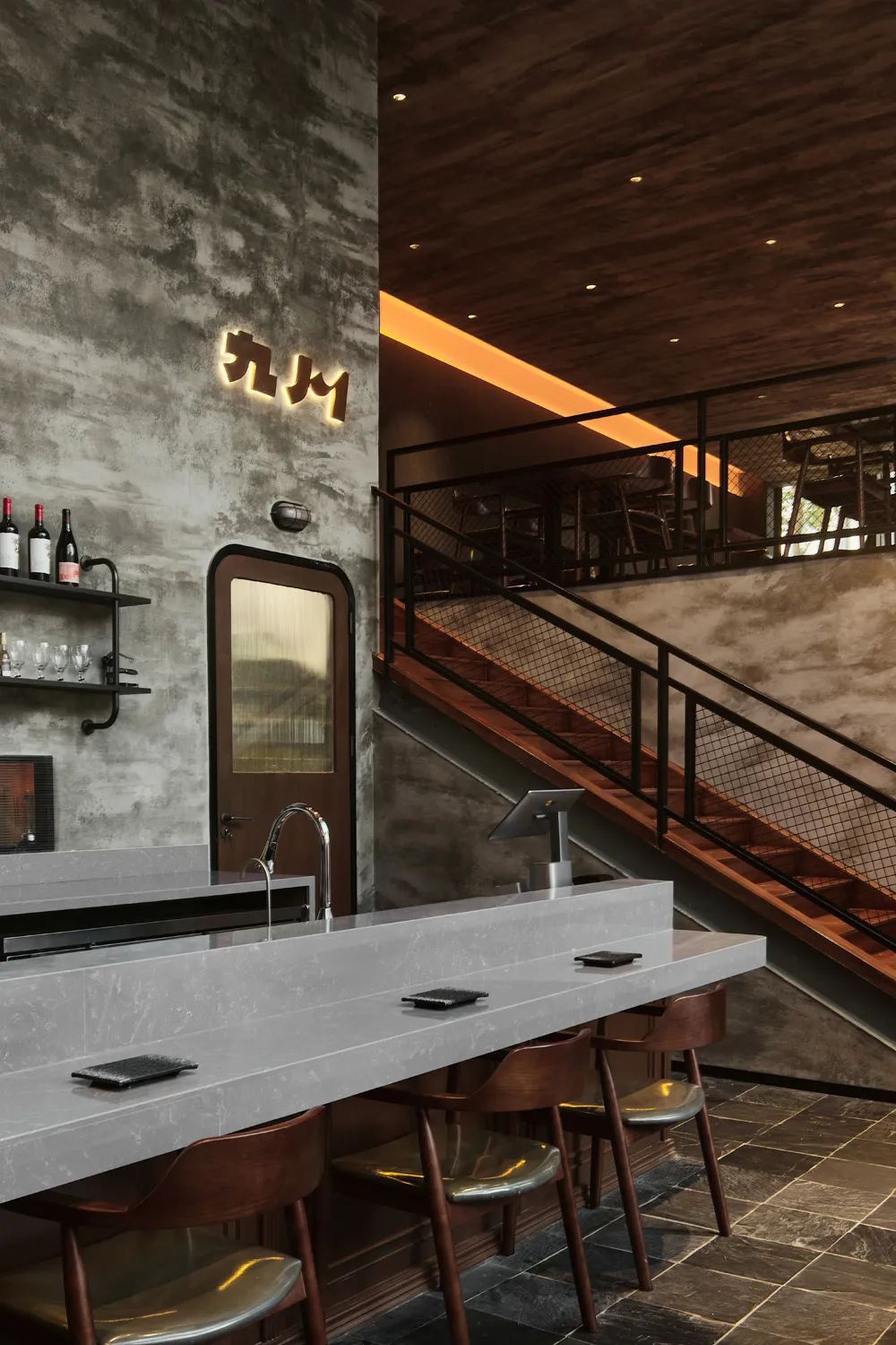 九川中餐·烧烤·小酒馆融合店装修设计方案(图6) 九川中餐·烧烤·小酒馆融合店装修设计方案(图6)