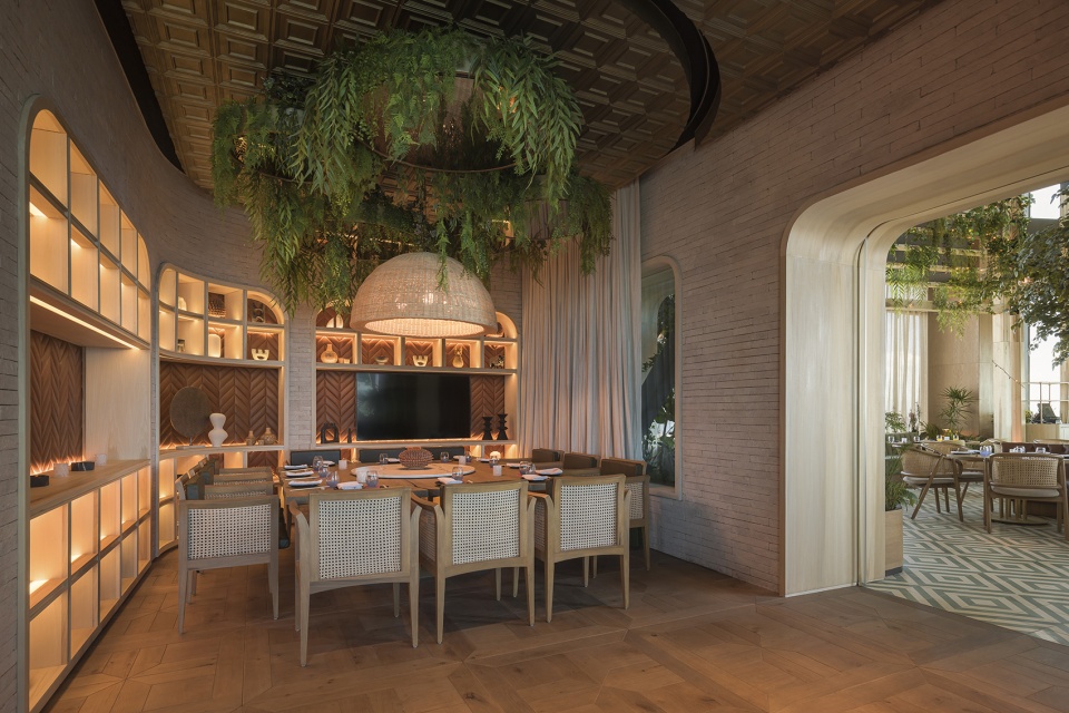 室内庭院式LING LING特色餐厅装修设计方案(图4) 室内庭院式LING LING特色餐厅装修设计方案(图4)