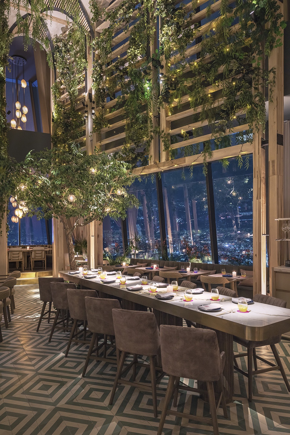 室内庭院式LING LING特色餐厅装修设计方案(图10) 室内庭院式LING LING特色餐厅装修设计方案(图10)