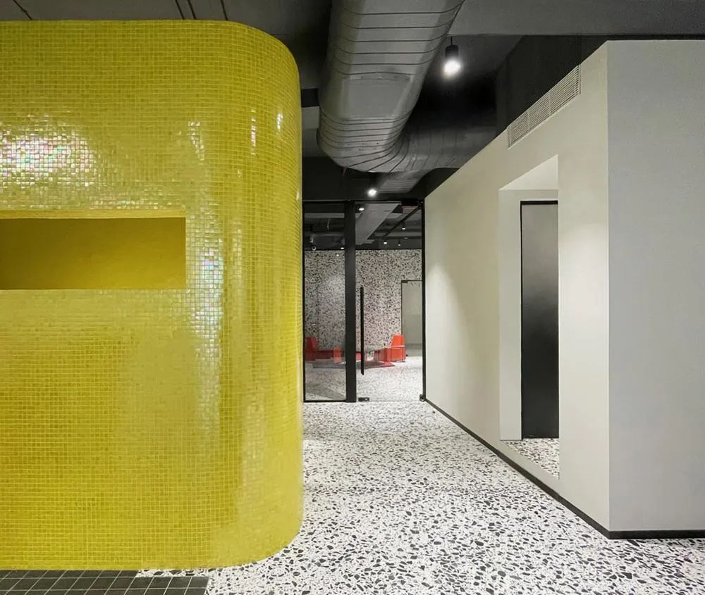 郑州金博大分享时尚炫彩IT科技公司办公室装修案例(图10) 郑州金博大分享时尚炫彩IT科技公司办公室装修案例(图10)