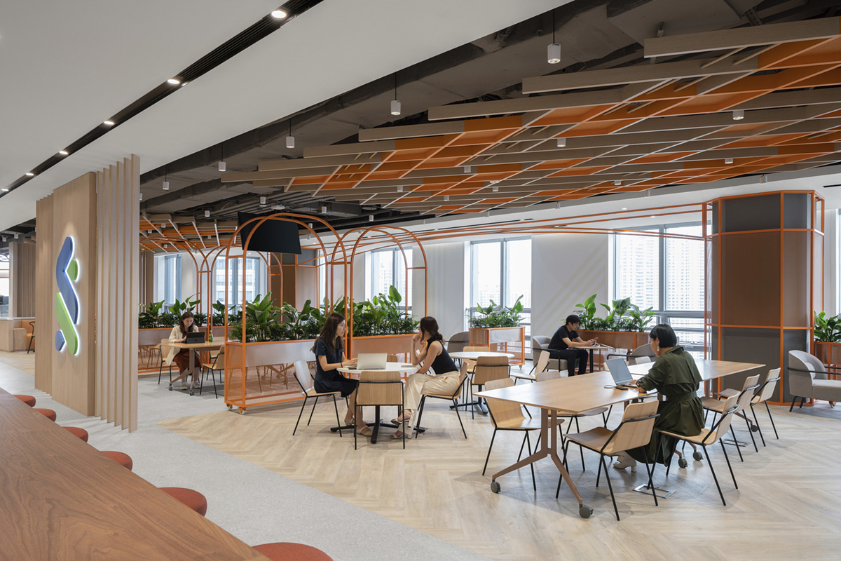 多元、包容的渣打银行上海总部办公室装修设计(图7) 多元、包容的渣打银行上海总部办公室装修设计(图7)