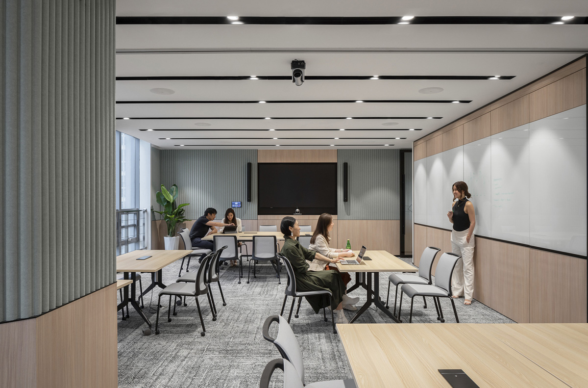 多元、包容的渣打银行上海总部办公室装修设计(图11) 多元、包容的渣打银行上海总部办公室装修设计(图11)