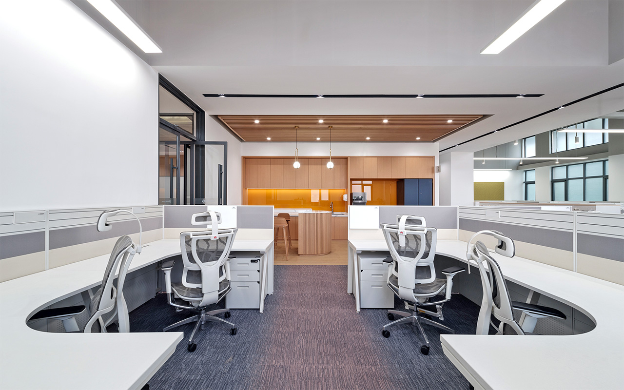 郑州金博大推荐华为海思东升科技园办公室装修设计(图5) 郑州金博大推荐华为海思东升科技园办公室装修设计(图5)