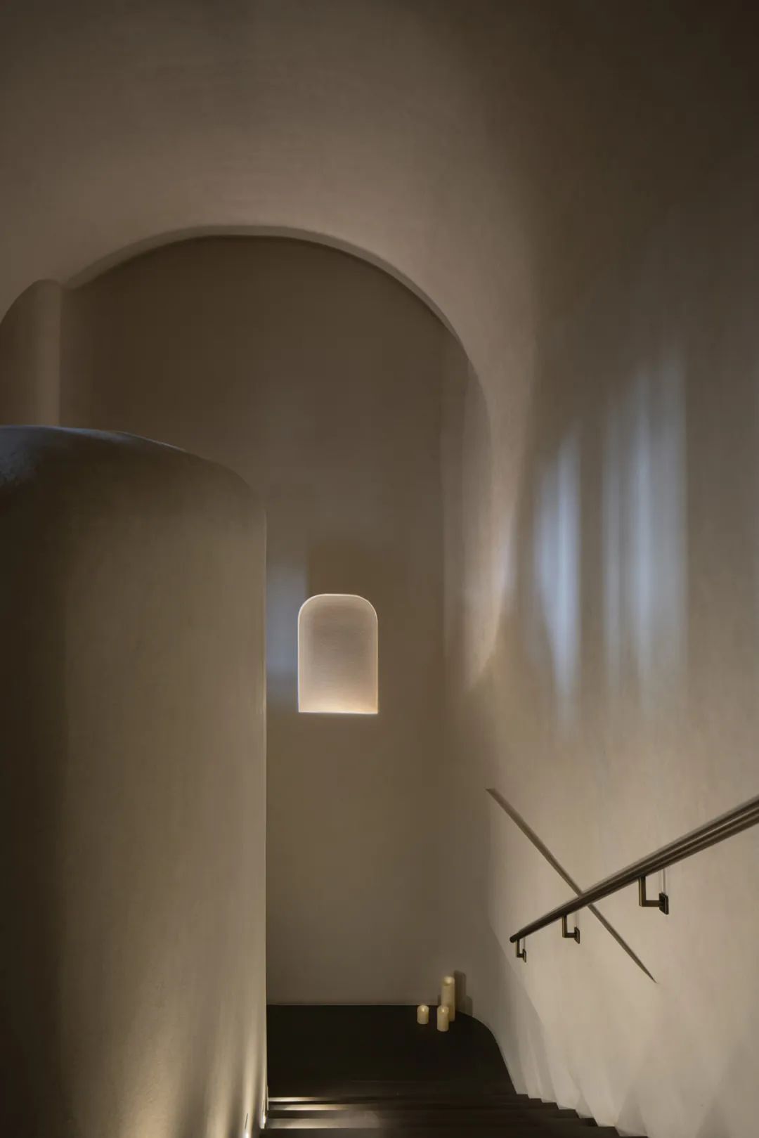 郑州金博大推荐BLG现代法式餐厅装修设计方案(图5) 郑州金博大推荐BLG现代法式餐厅装修设计方案(图5)