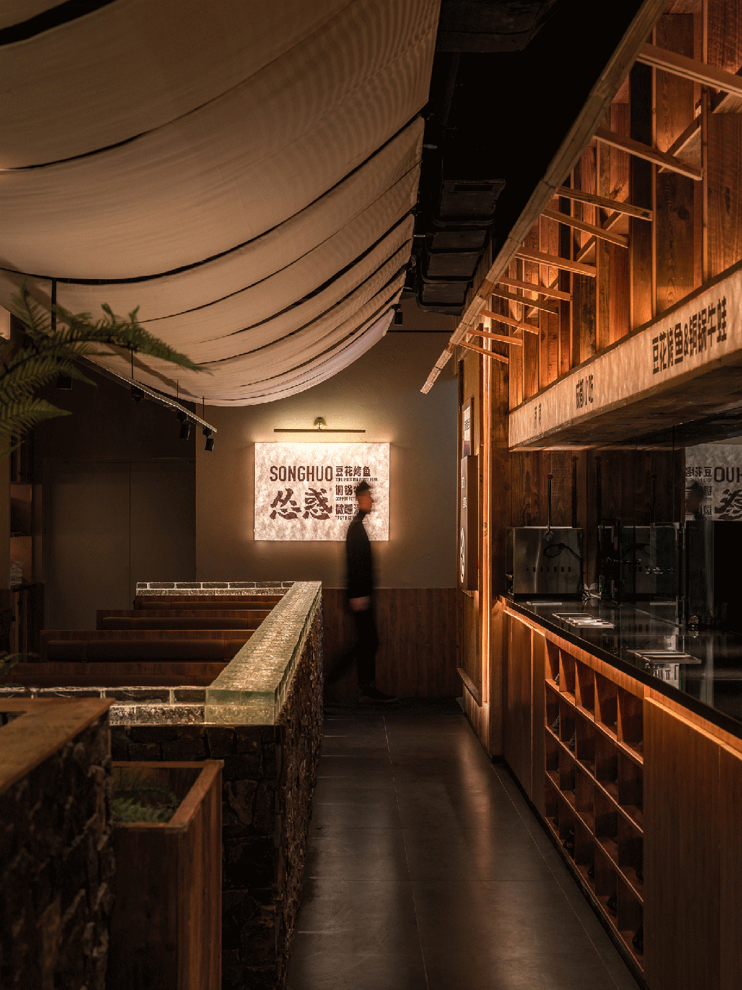 一品鱼悦烧烤·川菜融合餐厅酒吧装修设计方案(图3) 一品鱼悦烧烤·川菜融合餐厅酒吧装修设计方案(图3)