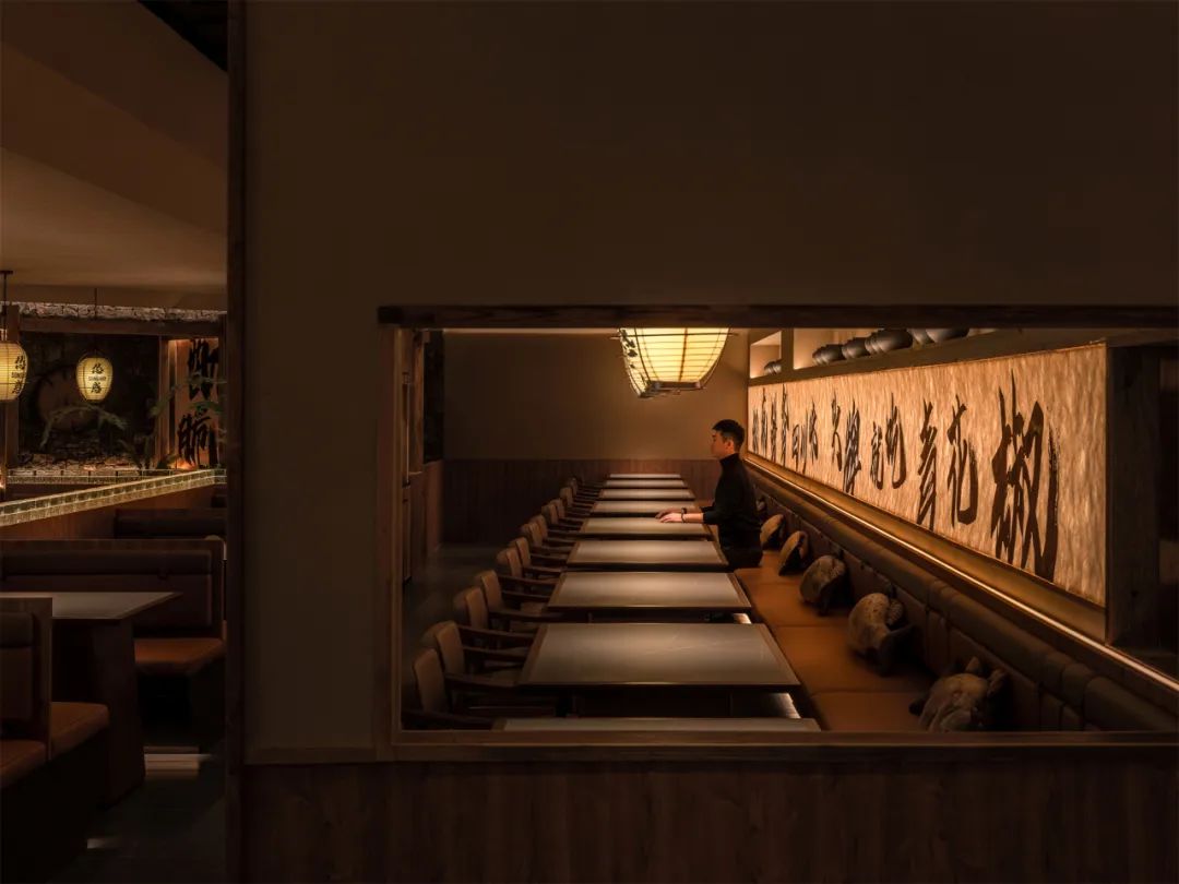 一品鱼悦烧烤·川菜融合餐厅酒吧装修设计方案(图5) 一品鱼悦烧烤·川菜融合餐厅酒吧装修设计方案(图5)