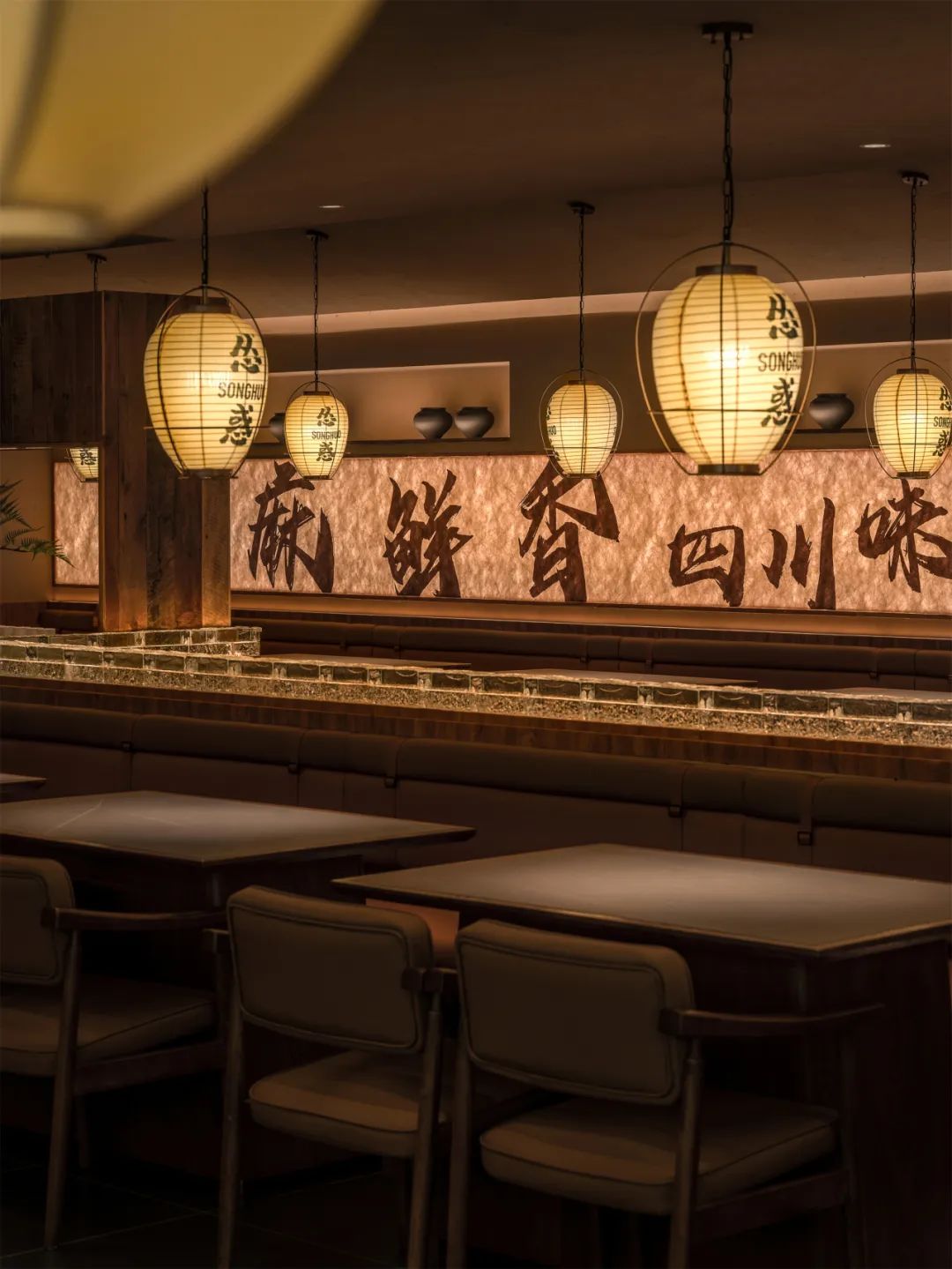 一品鱼悦烧烤·川菜融合餐厅酒吧装修设计方案(图6) 一品鱼悦烧烤·川菜融合餐厅酒吧装修设计方案(图6)