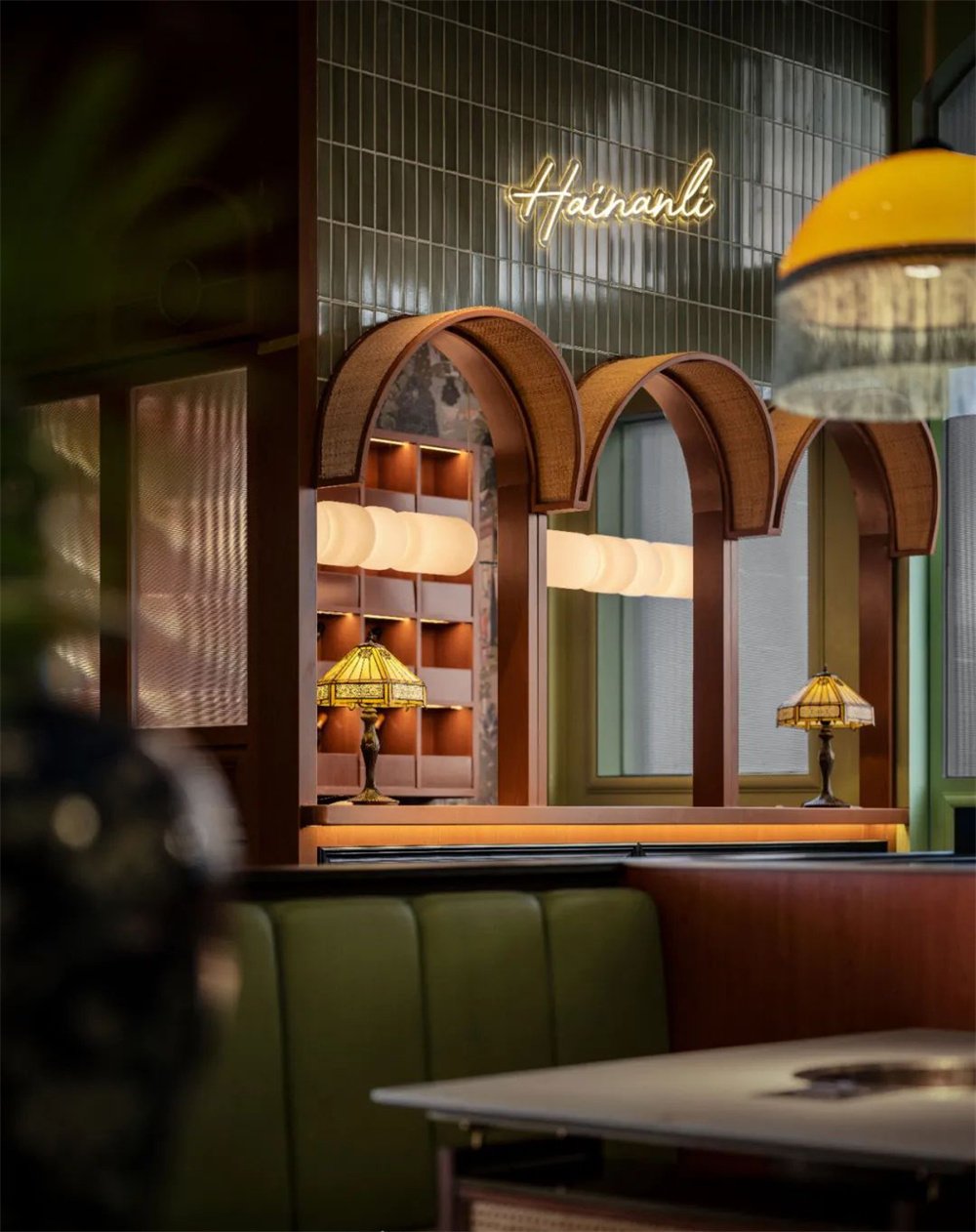 精致南洋风 海楠里·椰子鸡火锅店装修设计案例(图3) 精致南洋风 海楠里·椰子鸡火锅店装修设计案例(图3)