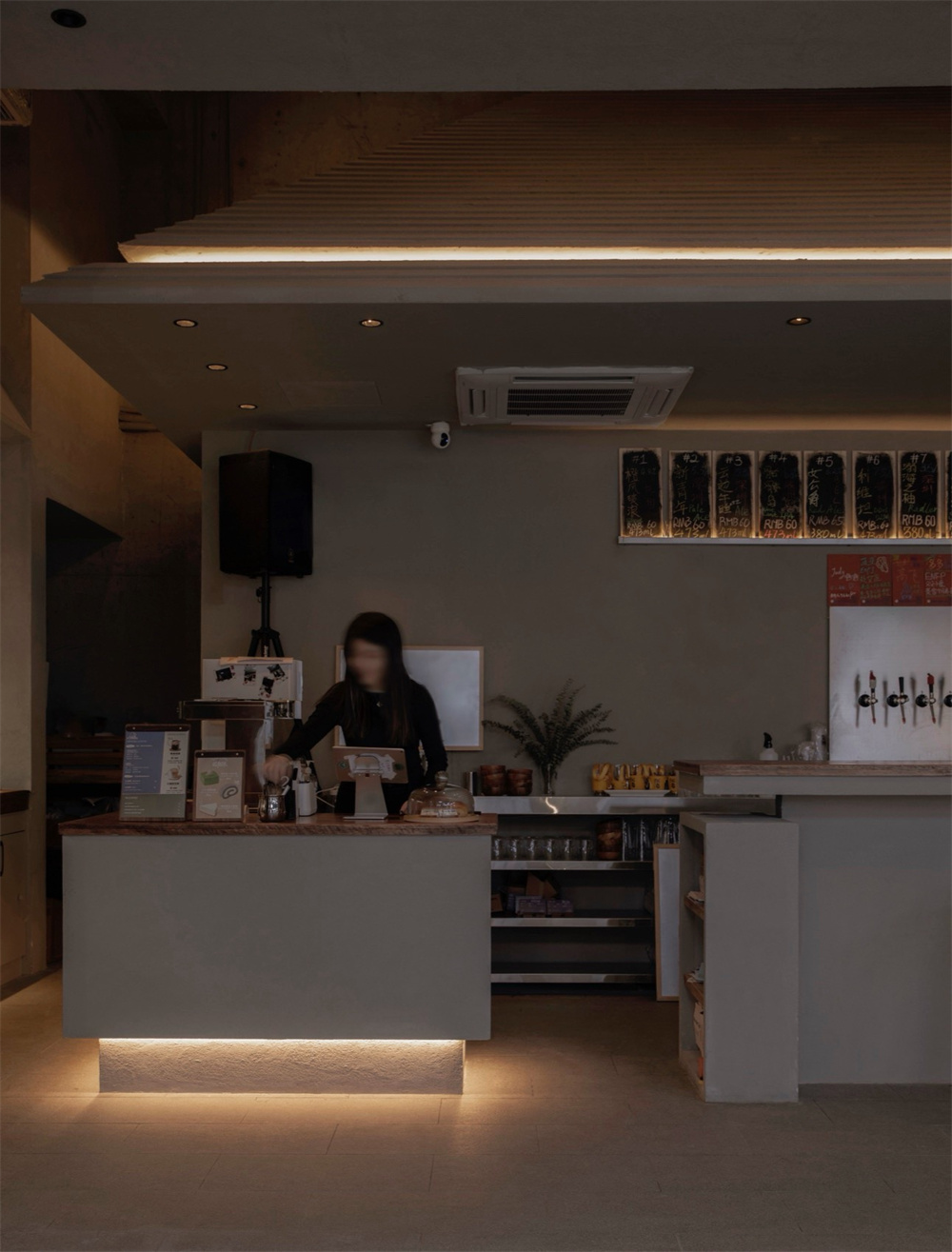 专为年轻人打造的跳海酒馆装修设计案例(图9) 专为年轻人打造的跳海酒馆装修设计案例(图9)