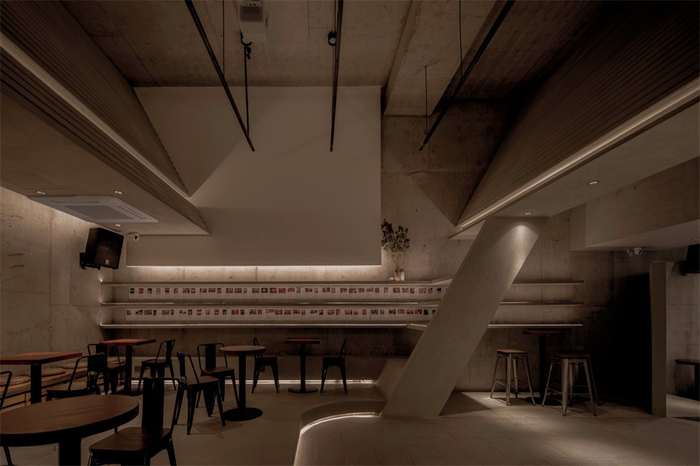 专为年轻人打造的跳海酒馆装修设计案例(图5) 专为年轻人打造的跳海酒馆装修设计案例(图5)