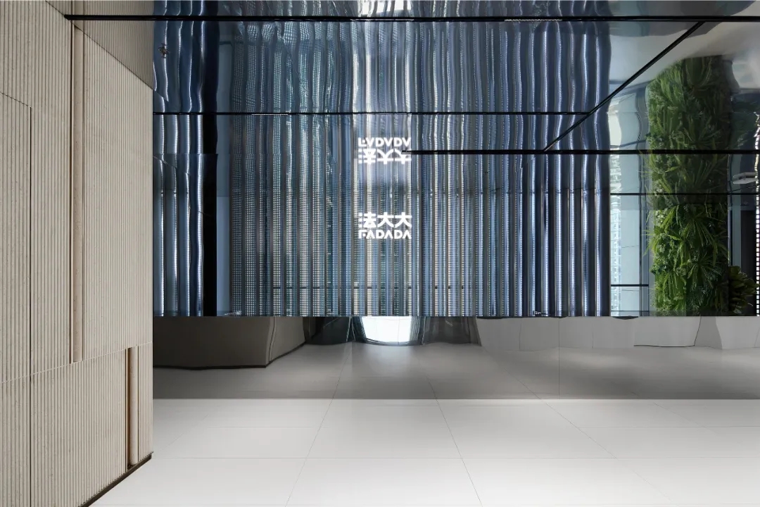 更符合年轻人喜好的法大大总部办公室装修设计方案(图1) 更符合年轻人喜好的法大大总部办公室装修设计方案(图1)