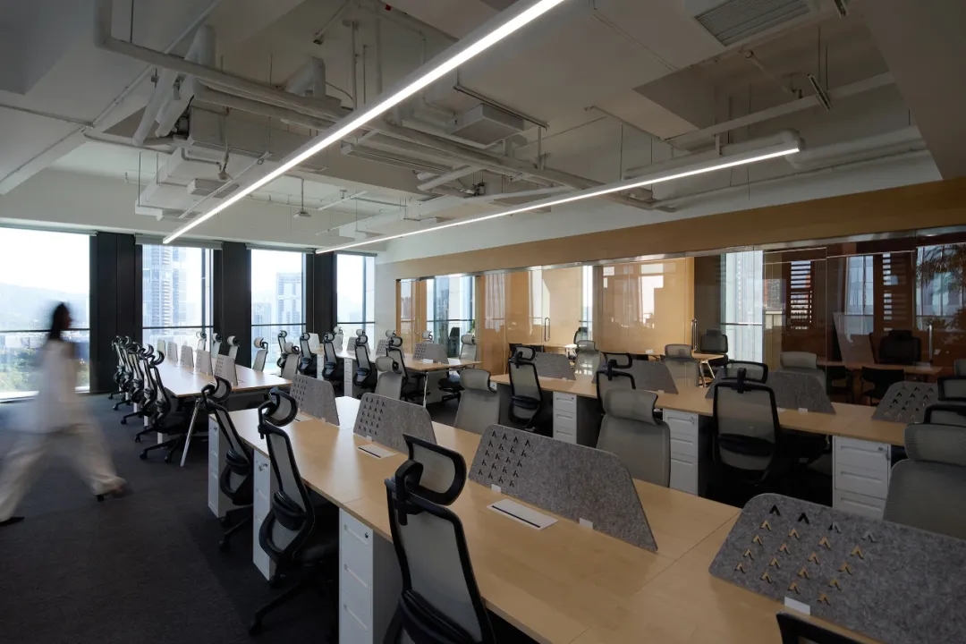 更符合年轻人喜好的法大大总部办公室装修设计方案(图9) 更符合年轻人喜好的法大大总部办公室装修设计方案(图9)