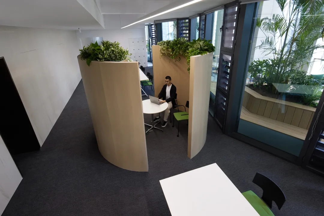 更符合年轻人喜好的法大大总部办公室装修设计方案(图10) 更符合年轻人喜好的法大大总部办公室装修设计方案(图10)