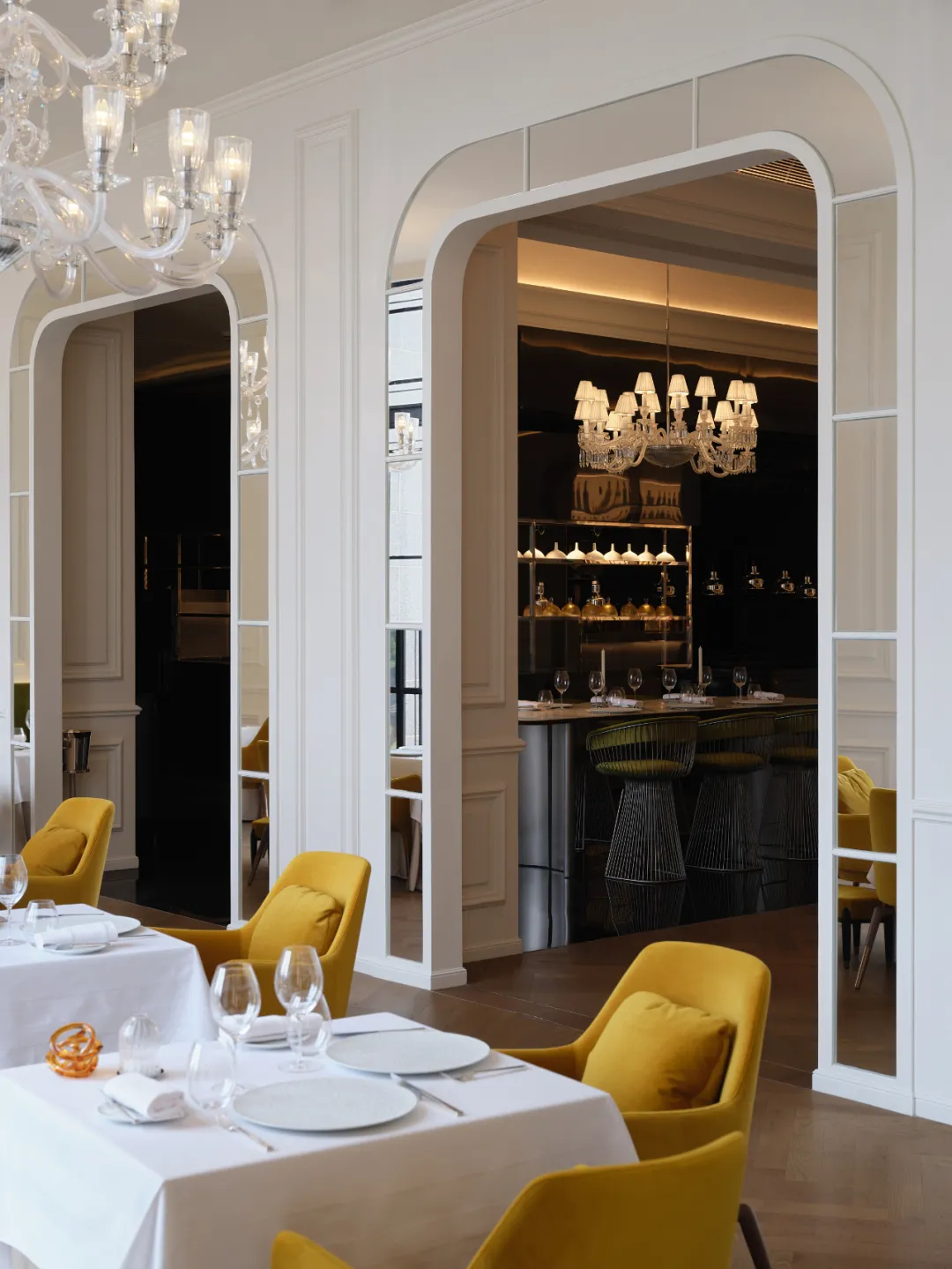 法式美学浪漫优雅 LAtelier 18法餐厅装修设计(图5) 法式美学浪漫优雅 LAtelier 18法餐厅装修设计(图5)