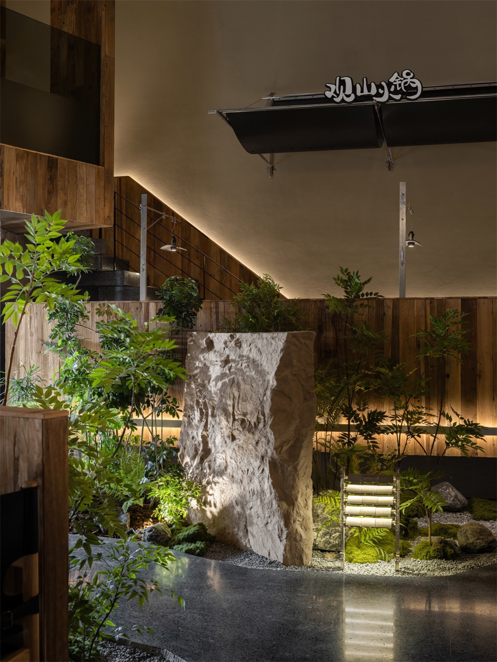 自然野趣   观山特色火锅店装修设计方案(图2)