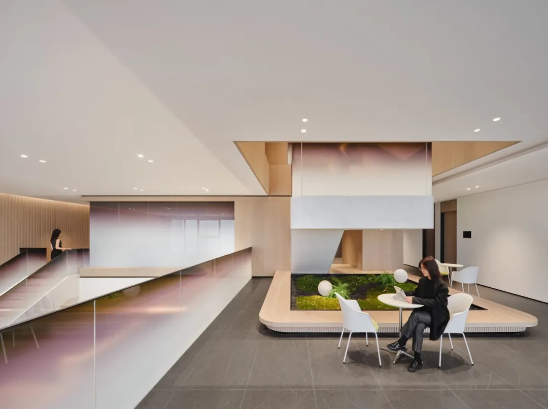 郑州保利文化广场办公楼装修设计方案(图9) 郑州保利文化广场办公楼装修设计方案(图9)