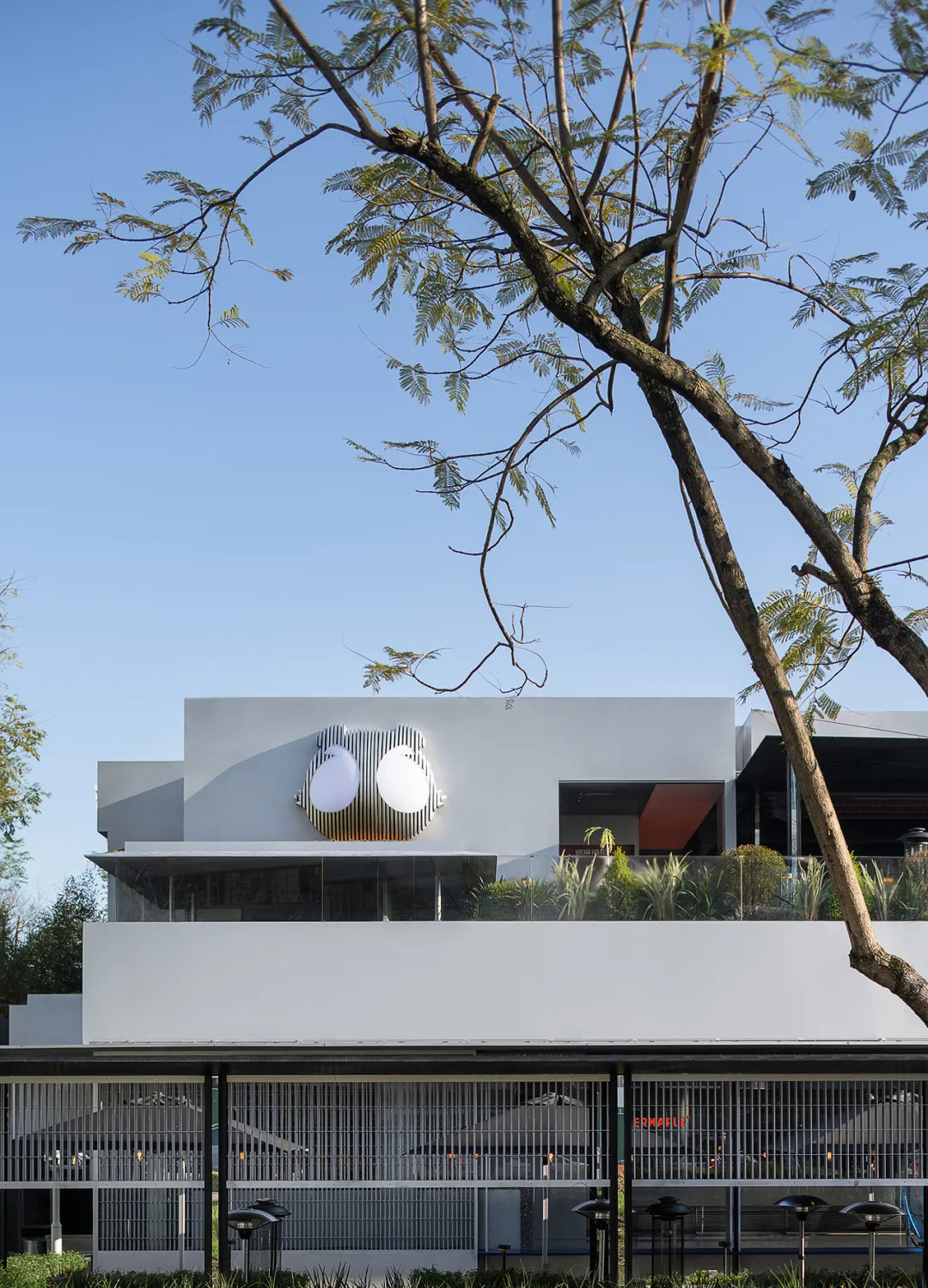 郑州金博大推荐前卫科技风小酒馆装修设计方案(图3) 郑州金博大推荐前卫科技风小酒馆装修设计方案(图3)