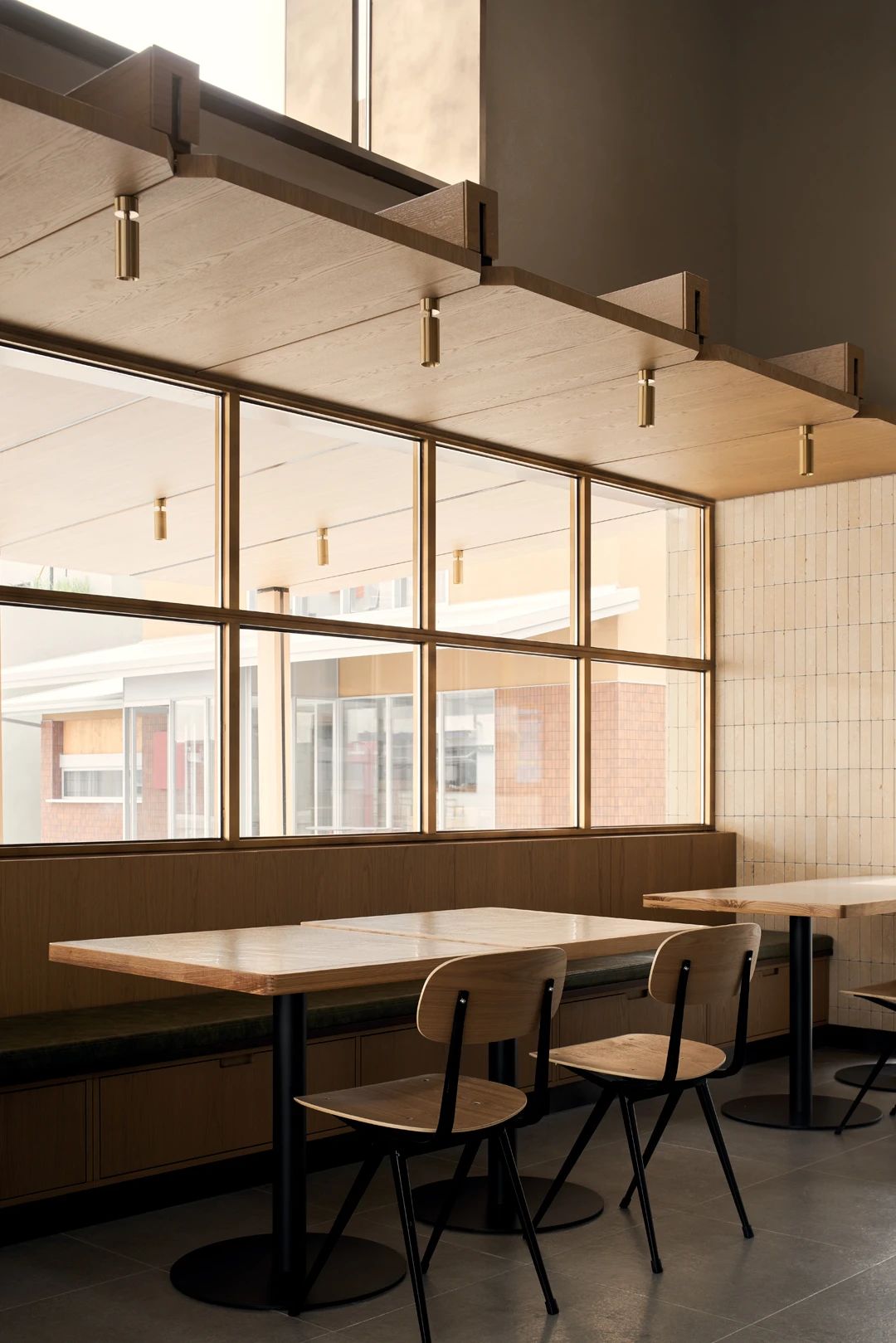 珍煲糖水·砂锅·小海鲜融合餐厅装修设计方案(图10)