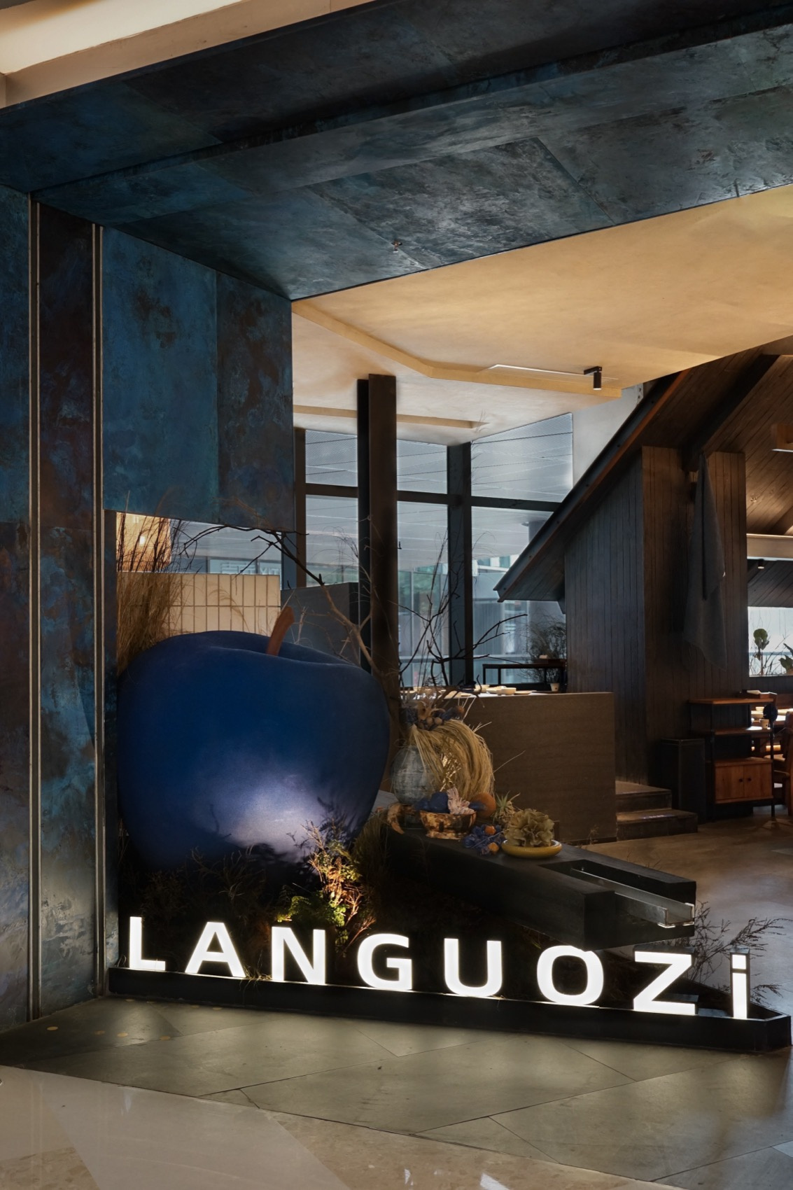 郑州金博大推荐蓝果子云南酸汤火锅店装修设计(图2) 郑州金博大推荐蓝果子云南酸汤火锅店装修设计(图2)