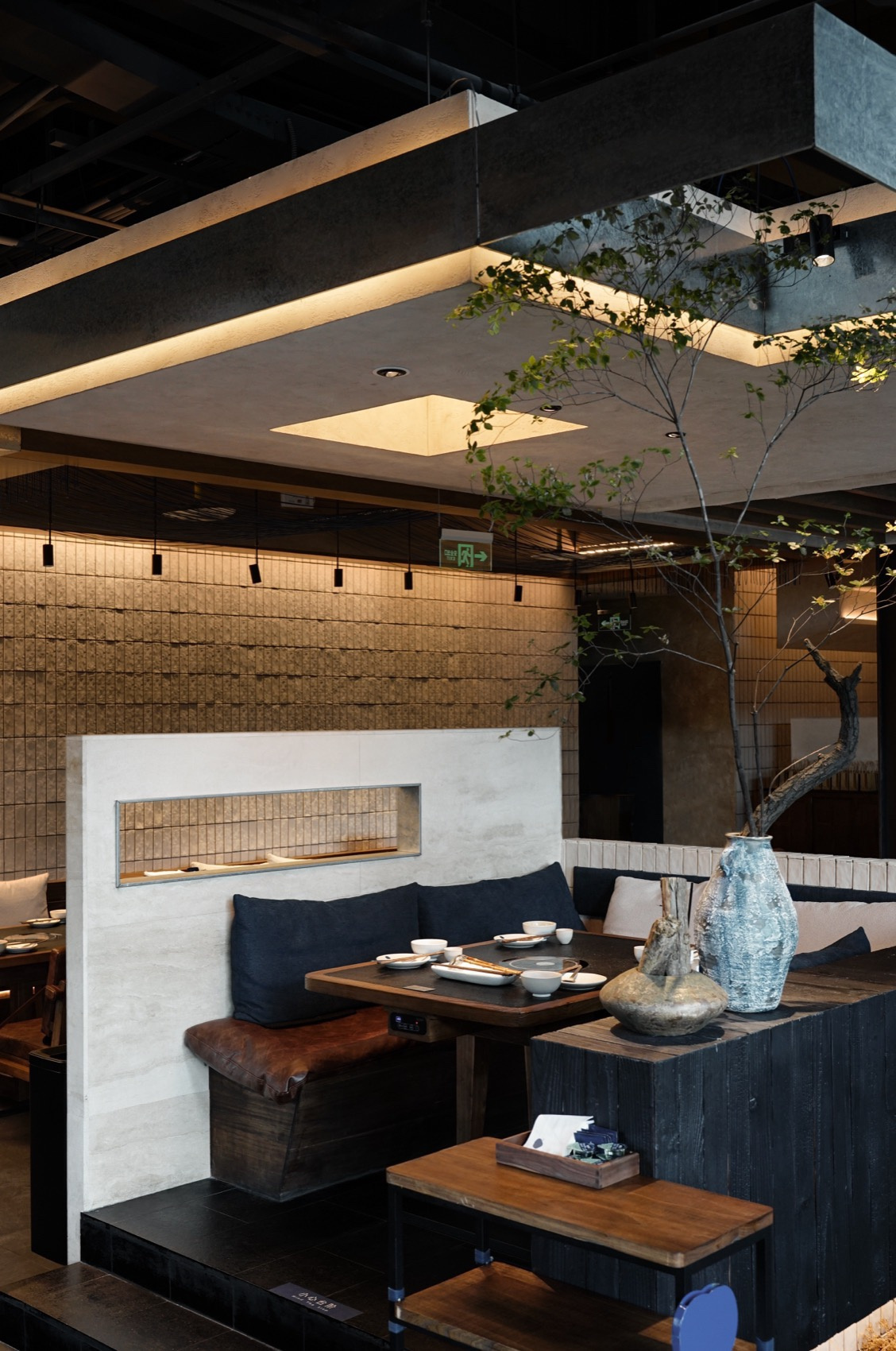 郑州金博大推荐蓝果子云南酸汤火锅店装修设计(图6) 郑州金博大推荐蓝果子云南酸汤火锅店装修设计(图6)