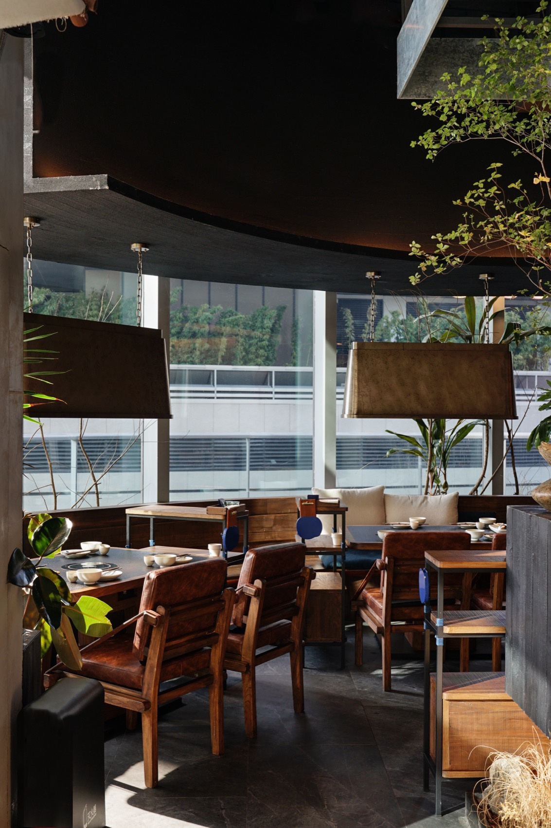 郑州金博大推荐蓝果子云南酸汤火锅店装修设计(图4) 郑州金博大推荐蓝果子云南酸汤火锅店装修设计(图4)