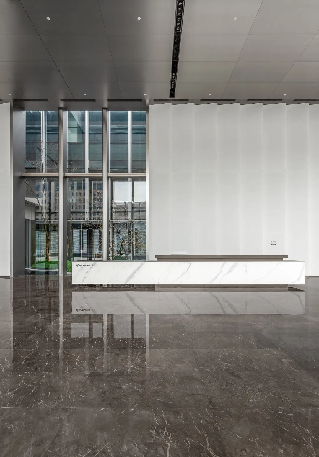 2万6千平现代花园式商务办公楼装修设计方案(图4) 2万6千平现代花园式商务办公楼装修设计方案(图4)