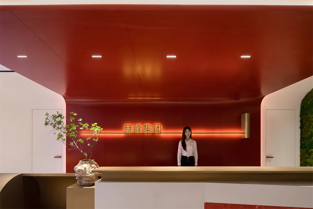 4200平赫峰集团总部办公大楼装修设计(图2) 640_wx_fmt=jpeg&from=appmsg&tp=webp&wxfrom=5&wx_lazy=1&wx_co=1 (1).jpg