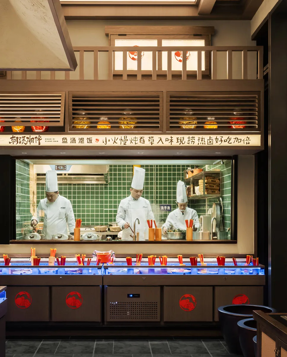 山野特色 朝溪湘伴·鱼汤泡饭湘菜餐厅装修设计(图3) 山野特色 朝溪湘伴·鱼汤泡饭湘菜餐厅装修设计(图3)