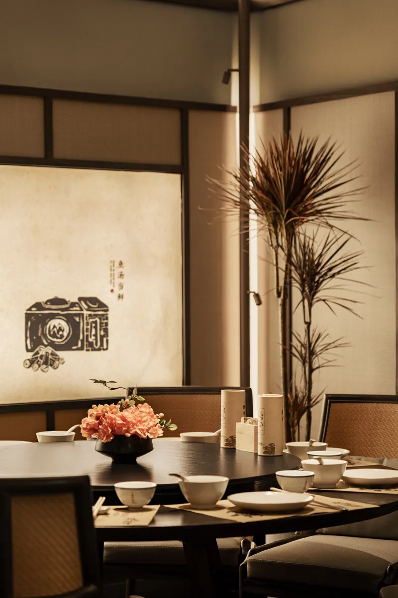 山野特色 朝溪湘伴·鱼汤泡饭湘菜餐厅装修设计(图8) 山野特色 朝溪湘伴·鱼汤泡饭湘菜餐厅装修设计(图8)