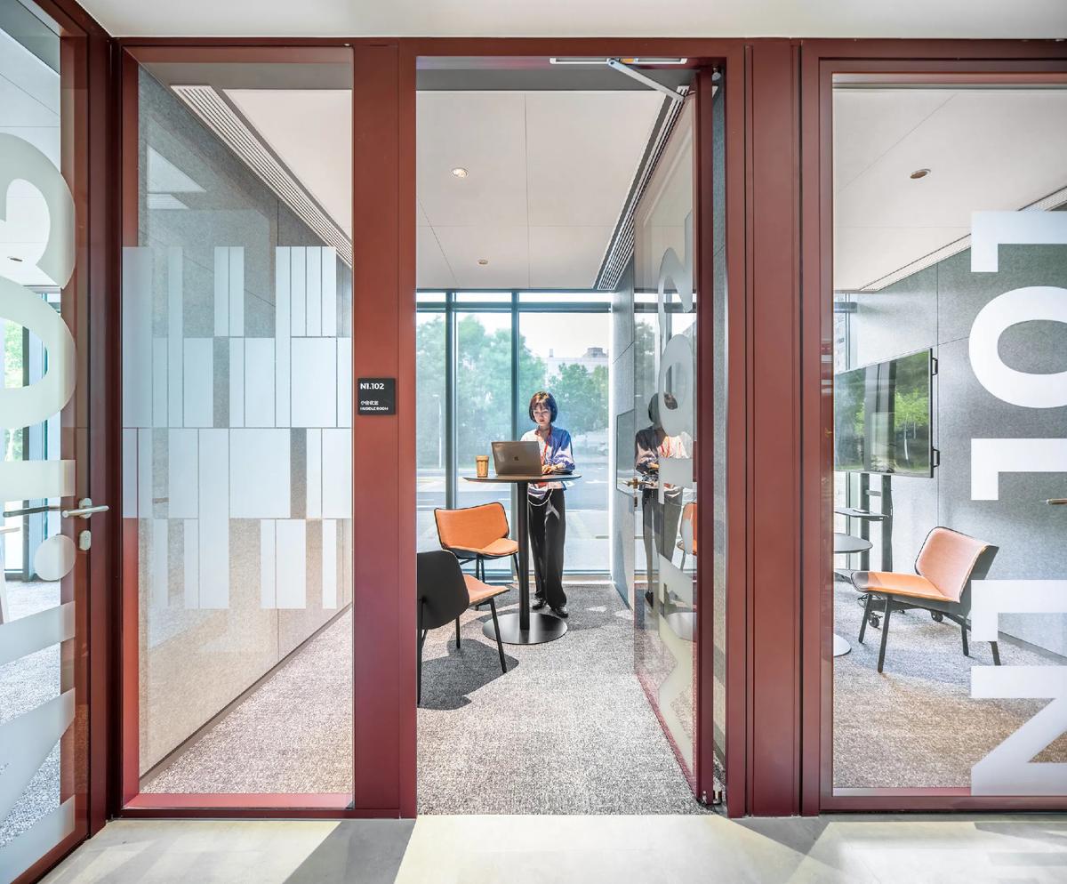 时尚工业风  2400平宝洁实验办公楼装修设计(图6)