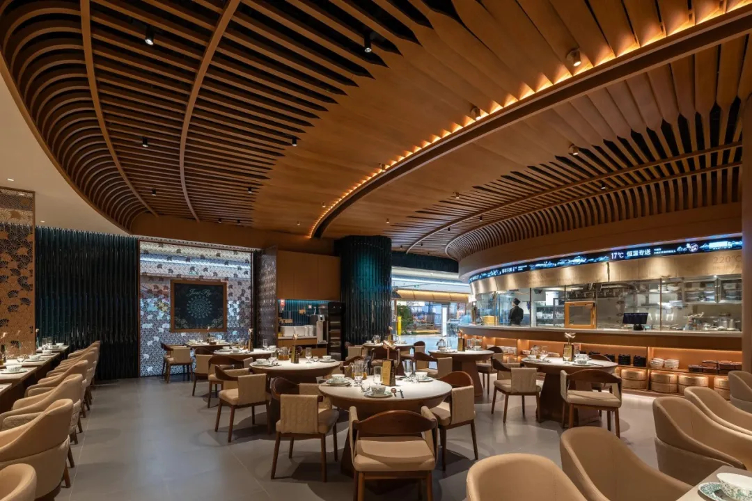 郑州金博大分享佬麻雀剁椒鱼头餐厅装修设计(图4)