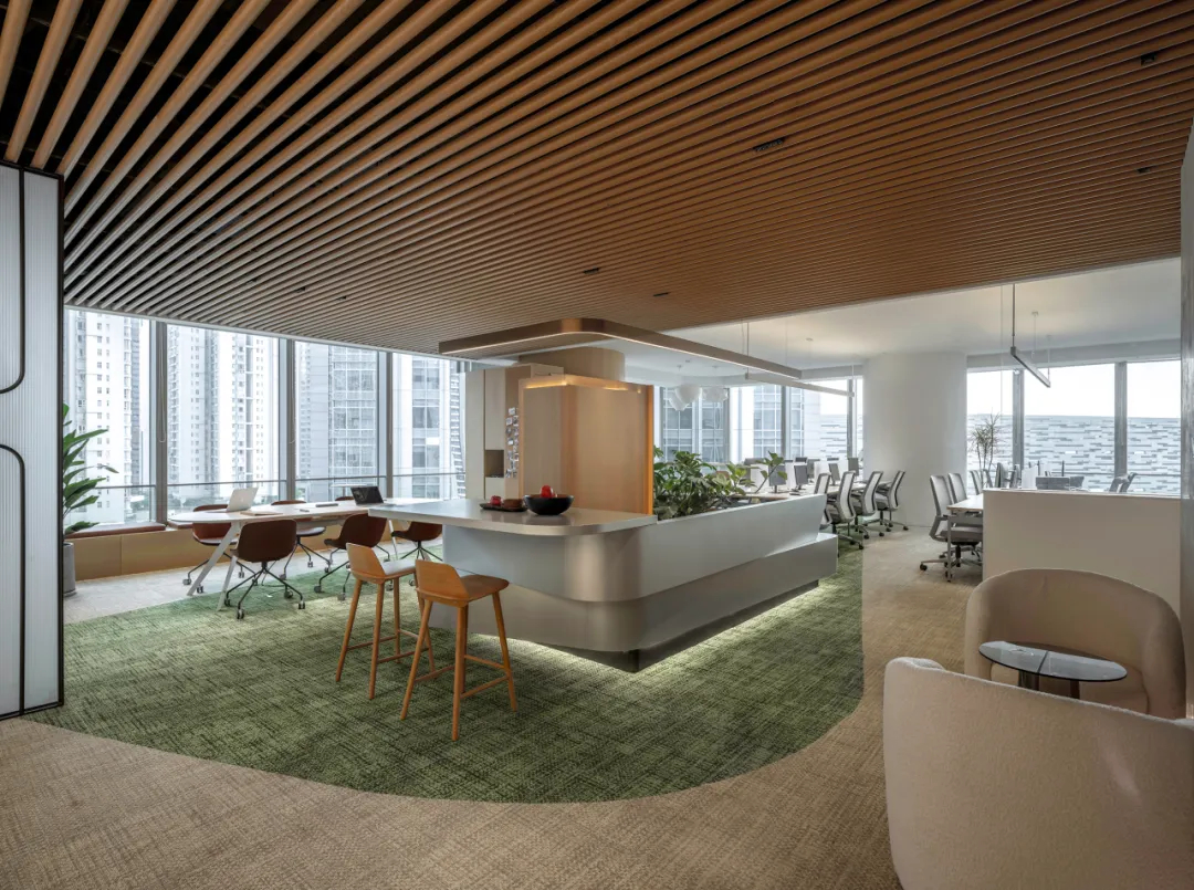 原木色+绿色 阳光花园般的办公室装修设计案例(图1) 原木色+绿色 阳光花园般的办公室装修设计案例(图1)