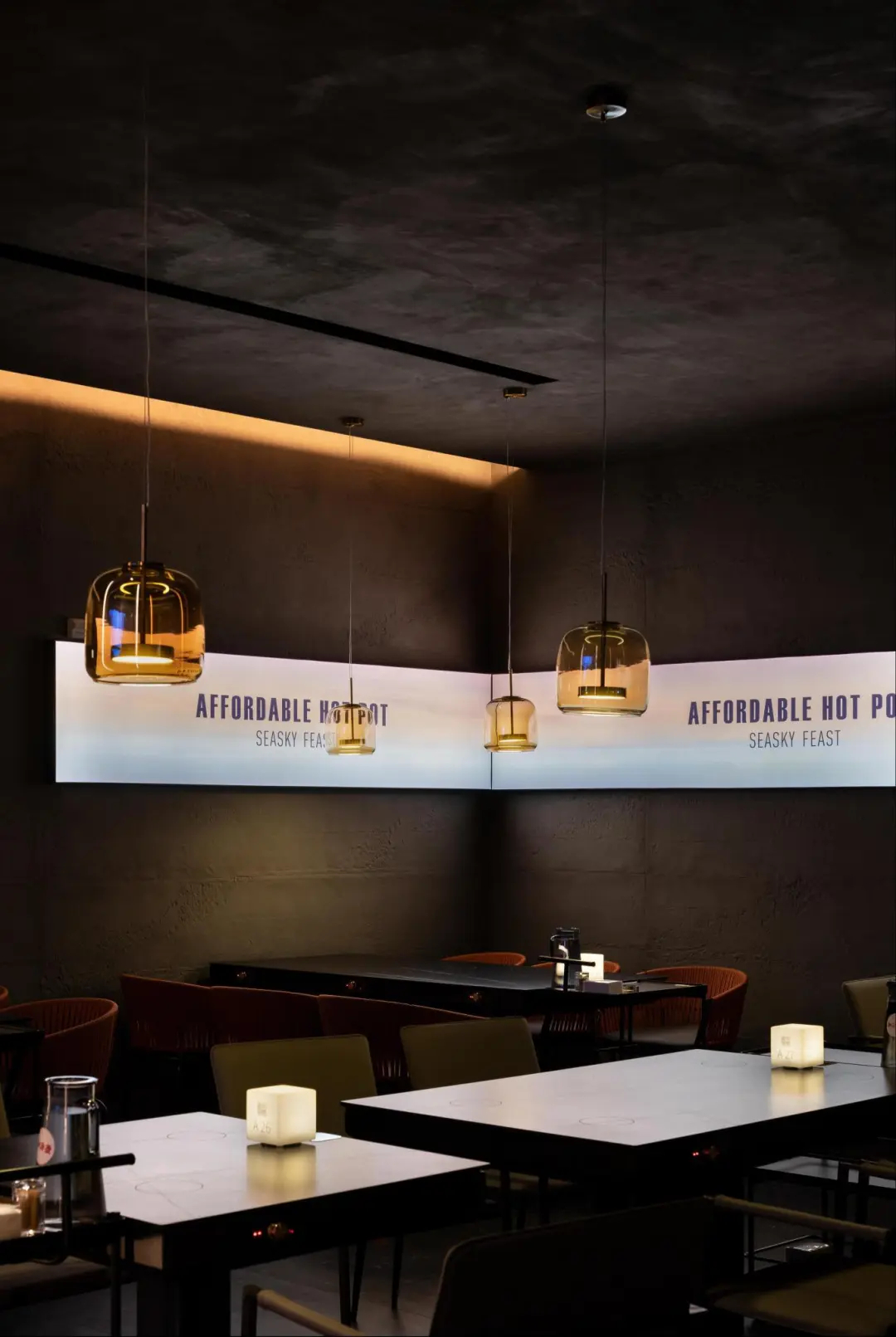 赛博朋克美学  平价海鲜小火锅装修设计(图11)
